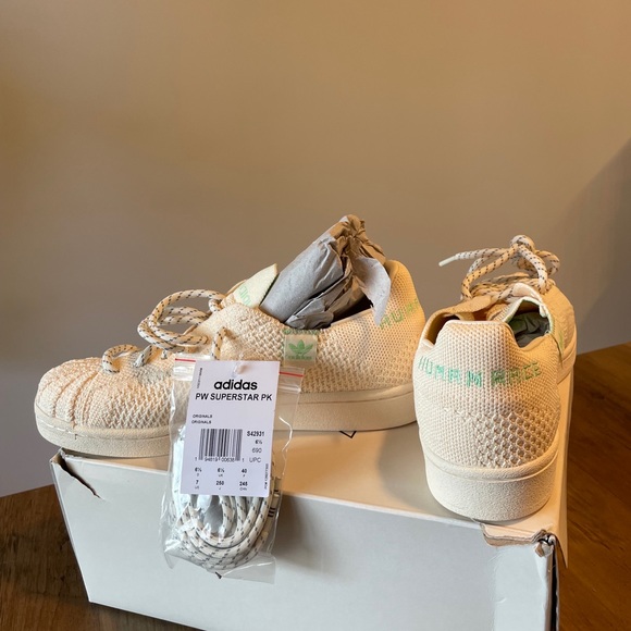 Adidas - Stan Smith Human Race - Picture 1 of 6